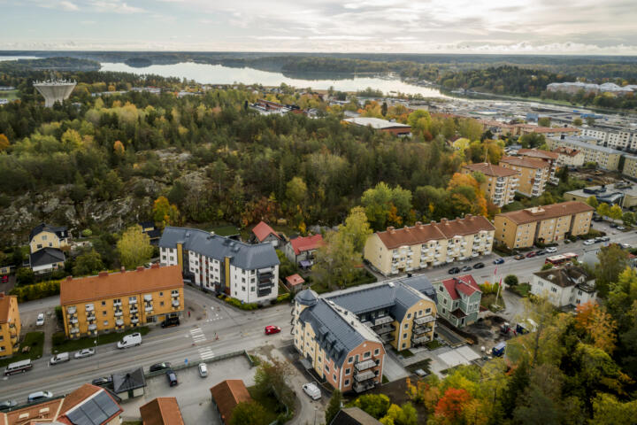 Norrtälje stad och Norrtäljeviken i bakgrunden.